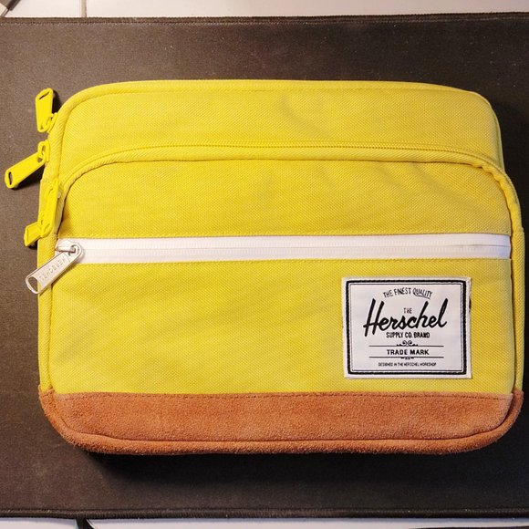 Authentic Herschel Pop Quiz Three-Pocket Tablet Sleeve, EUC - Picture 1 of 11